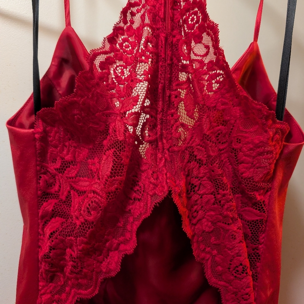 B Darlin lace back mini dress. Red, 9-10. It has pockets! - Picture 9 of 9